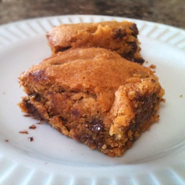 Bake up some warm and gooey Chocolate Chip Blondies for your next dessert - they are gluten free, dairy free, and peanut free! - @TheFitCookie #glutenfree #dairyfree #eggfree