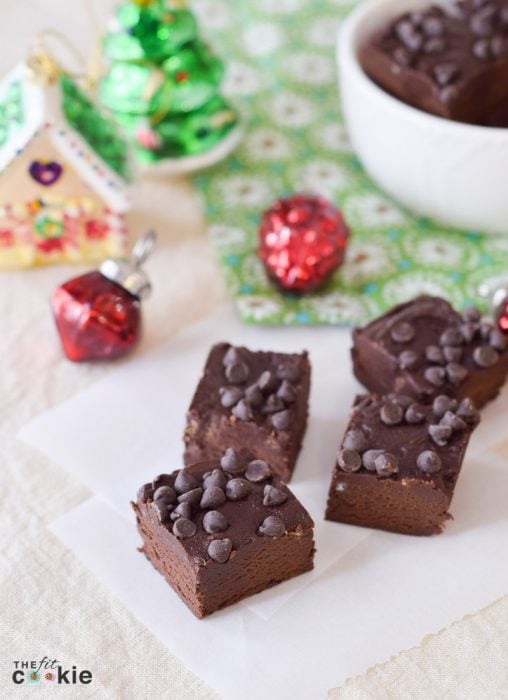 Create some Christmas memories with this allergy-friendly Dark Chocolate SunButter Fudge! It's no-cook, dairy free, and super easy to make - @TheFitCookie #dairyfree #chocolate #grainfree