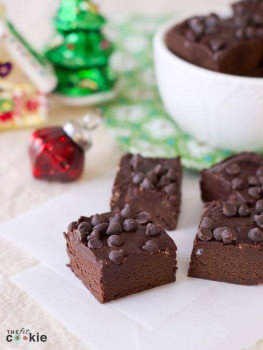 Create some Christmas memories with this allergy-friendly Dark Chocolate SunButter Fudge! It's no-cook, dairy free, and super easy to make - @TheFitCookie #dairyfree #chocolate #grainfree