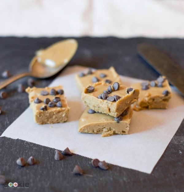 If you're looking for a grain free, low carb, and nearly sugar free treat, this SunButter Chocolate Chip Fudge is for you! This delicious treat is gluten free, vegan, peanut and soy free as well - @TheFitCookie #vegan #glutenfree