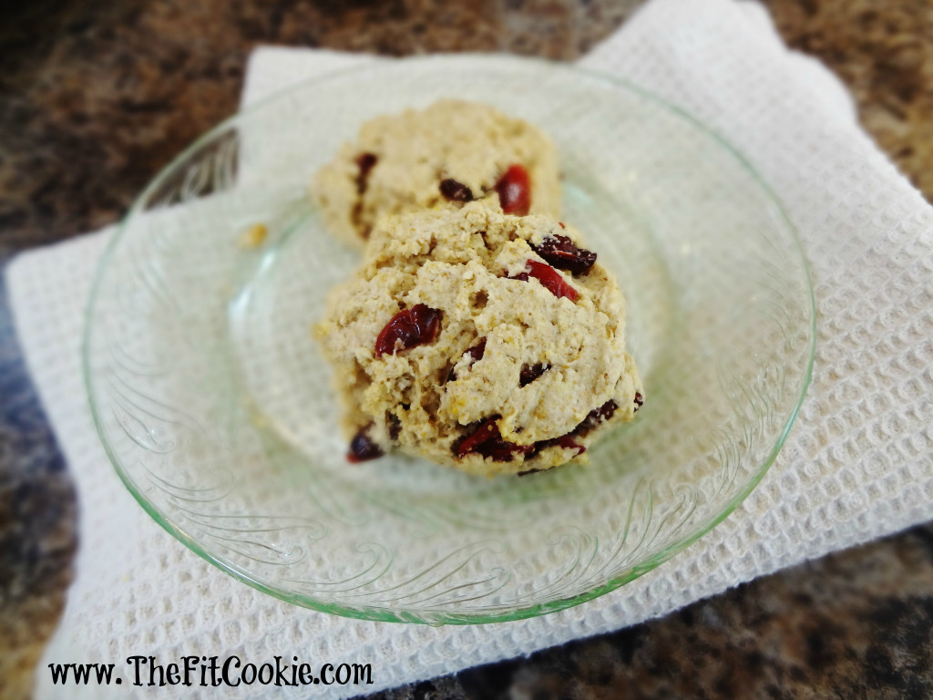 The perfect breakfast treat for easy weekends or meal prep ahead: Gluten Free Cranberry Oat Scones (whole grain and cane sugar free with a vegan option!) - @TheFitCookie #glutenfree 
