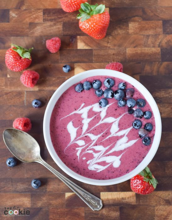 Jazz up your breakfast or snack with this easy Berry Healthy Smoothie Bowl with a protein boost! It's paleo, has only 5 ingredients, and has no added sugars. - @TheFitCookie #smoothie #paleo