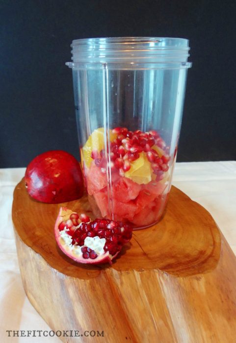 Drink the Rainbow: Pretty in Pink Smoothie - @thefitcookie #recipe #smoothie #grainfree 