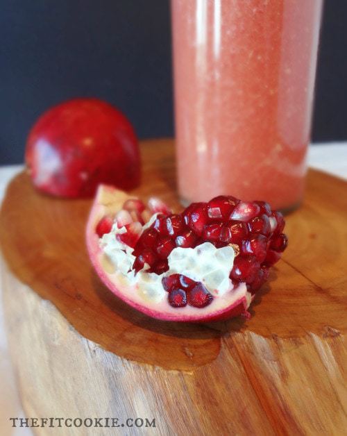 Drink the Rainbow: Pretty in Pink Smoothie - @thefitcookie #recipe #smoothie #grainfree 