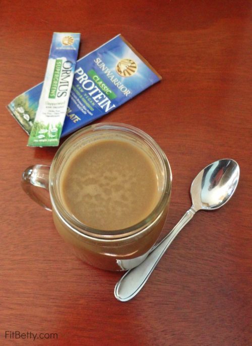 Chocolate Thin Mint Protein Shake - @Fit_Betty @TheFitCookie #recipe @SunWarrior #vegan #glutenfree 