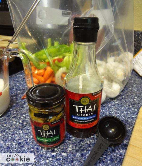 Thai Green Curry Shrimp recipe - @TheFitCookie #threciperedux #glutenfree #entree #freezermeal 