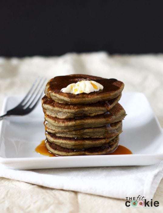 Start your breakfast off with these delicious Hemp Protein Pancakes that are add some extra protein to your morning with less sugar! These easy pancakes are vegan and peanut free - @thefitcookie #vegan #breakfast 