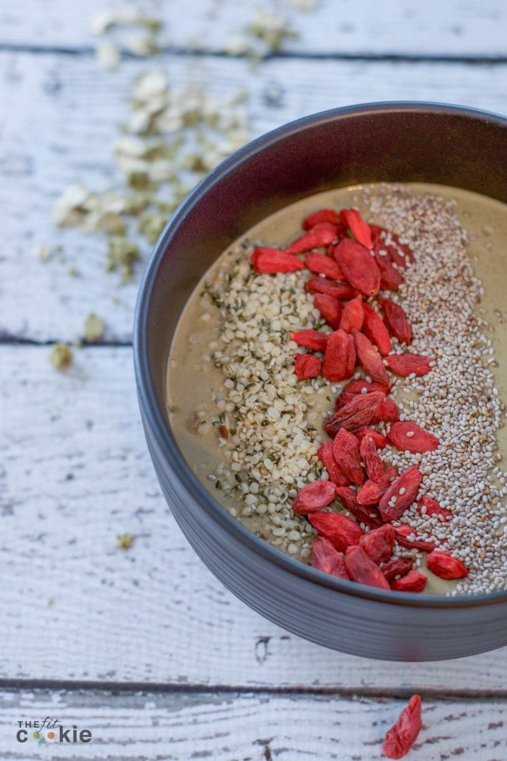 close up of dairy free Vanilla Chai Hemp Smoothie Bowl topped with hemp hearts and goji berries
