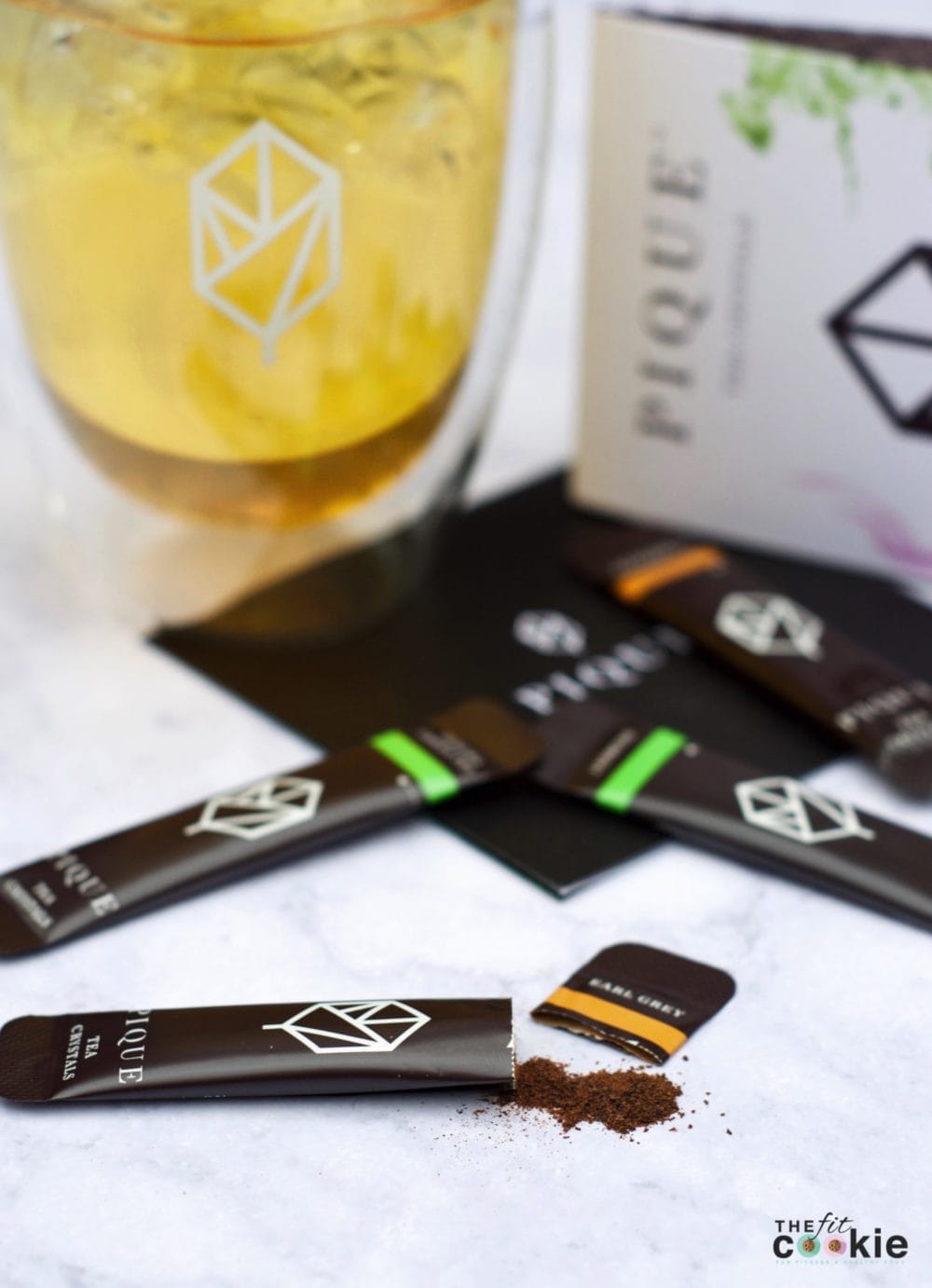 Here are some of the great health benefits of tea, along with a delicious dairy free iced Earl Gray Latte (aka London Fog)! - #ad @thefitcookie @pique_tea #tea #health #wellness 
