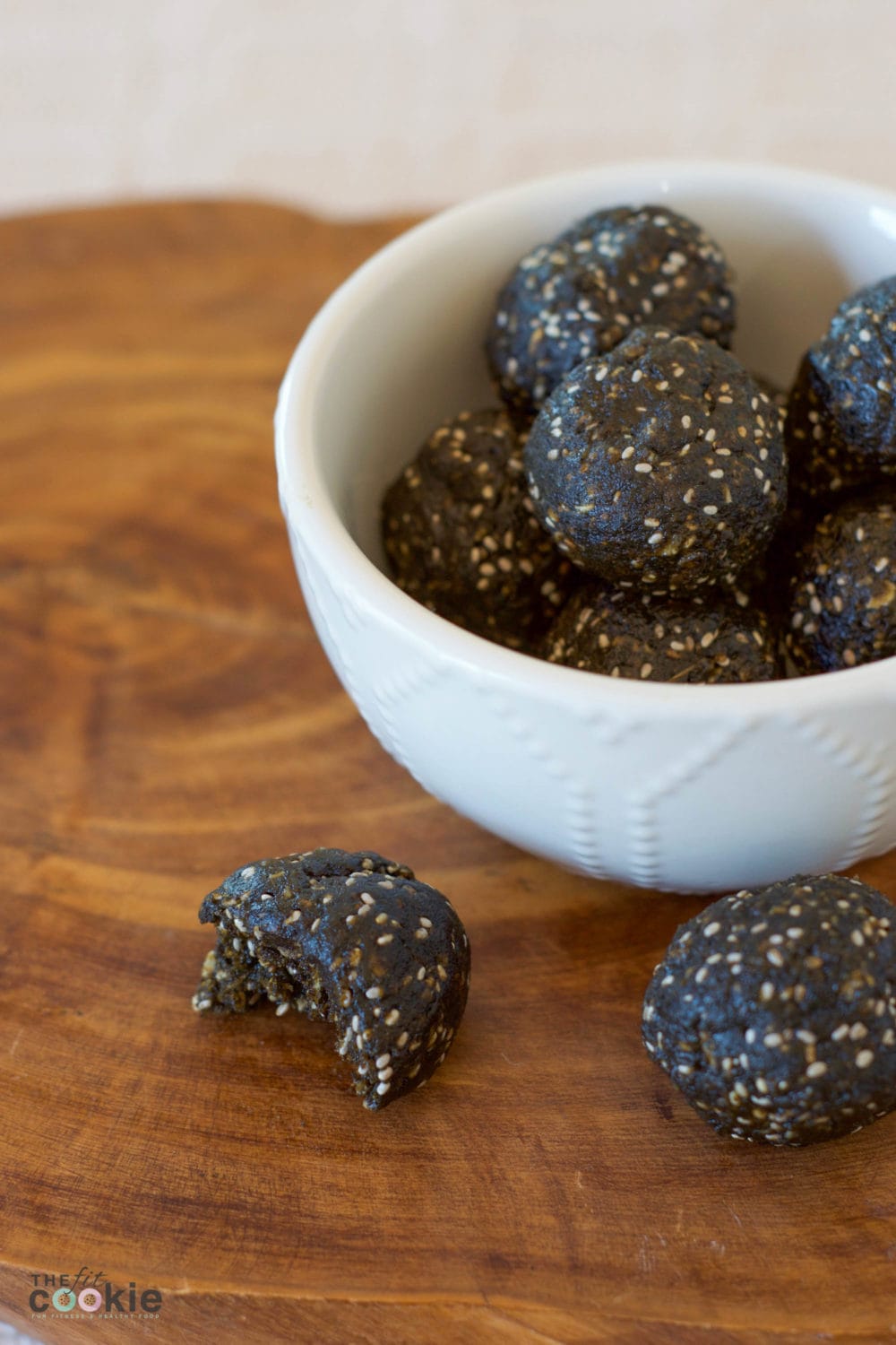 What's better than homemade protein bites as a snack? These Espresso Hemp Protein Bites are perfect for busy days, and they're gluten free, vegan, and peanut free! - @thefitcookie #ad @BobsRedMill #SummerStrong #recipe #FuelYourAwesomeness #sweatpink