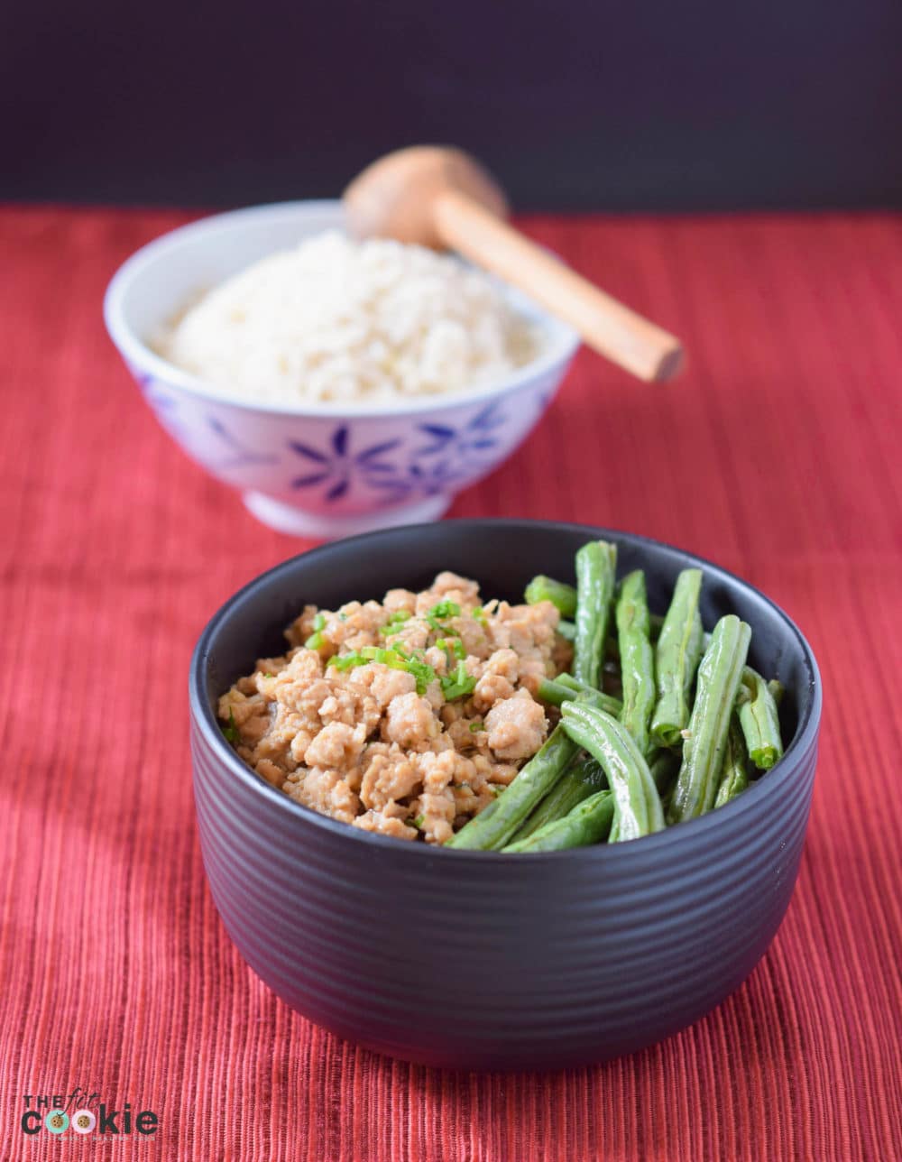 Quick and easy weeknight meal: Ginger Chicken & Rice Bowl (Gluten and Soy Free) - @TheFitCookie #recipe #glutenfree #soyfree #fitfluential