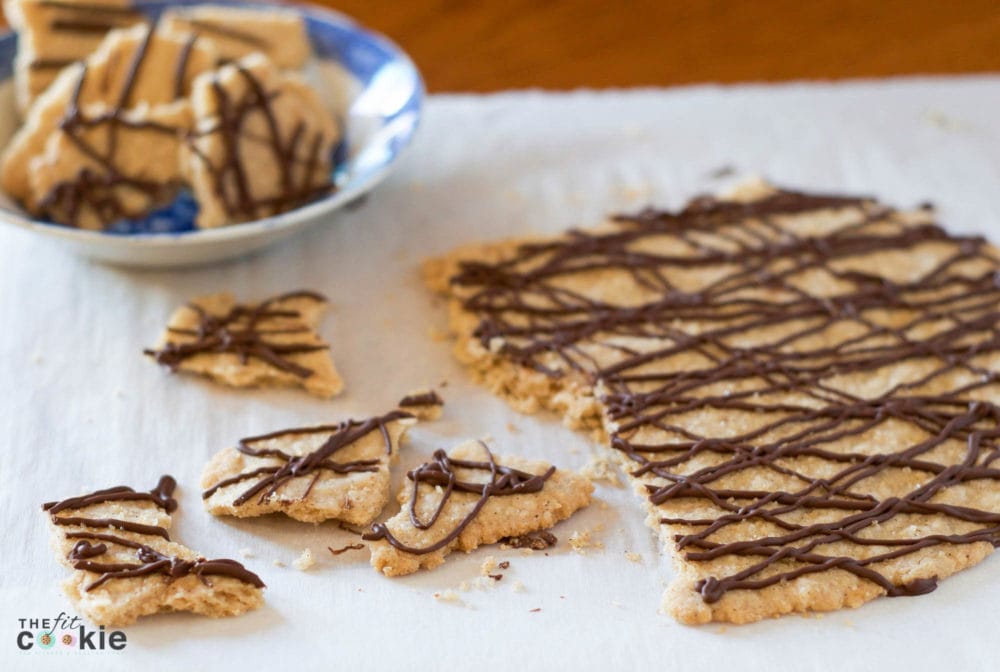 Gluten-Free Spiced Cookie Brittle (Vegan) - @TheFitCookie #glutenfree #vegan #FoodBlogGenius 