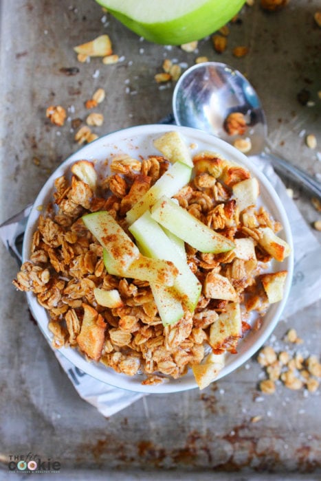 Gluten Free Apple Cinnamon Granola: crunchy, chewy and naturally sweet. This granola is perfect for breakfast or even a snack (plus it's vegan too)! - @TheFitCookie
