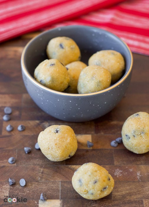 Pumpkin season is in full swing, are you ready? Celebrate fall with some easy and delicious Pumpkin Chocolate Chip Protein Bites, they are grain free and perfect for school snacks or anytime treats. - @TheFitCookie #AD @StickerYou 
