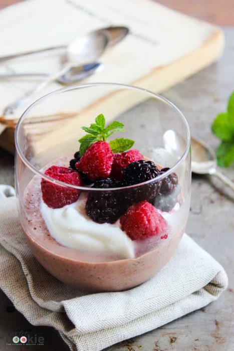 Healthy Chocolate Protein Mousse: creamy, non-dairy chocolate mousse that you can fully indulge in without the guilt! Perfect for a healthier dessert or snack - @TheFitCookie #glutenfree #dairyfree #vegan