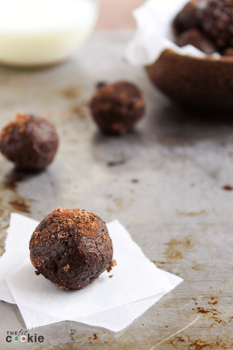 These Healthy Chocolate Protein Bites have a secret ingredient that makes them creamy! They are smooth, low carb, fudgy chocolate treats made with protein powder and healthy fats to keep the chocolate cravings at bay | thefitcookie.com #vegan #protein #lowcarb #chocolate