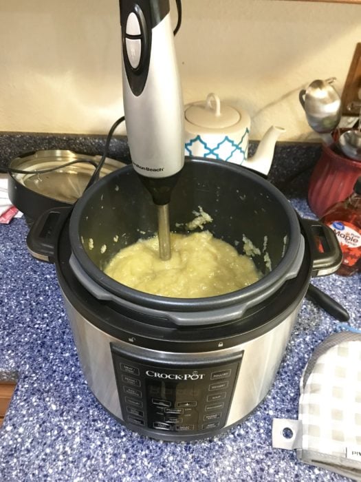 Using an immersion blender to make apple butter