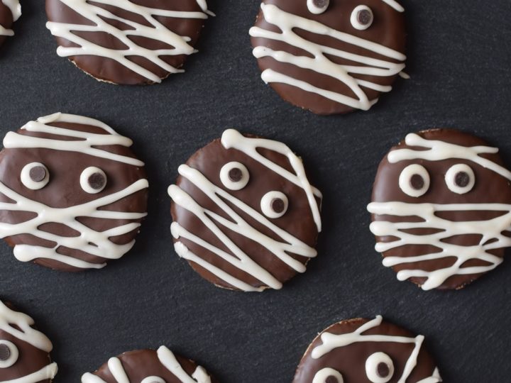 Image for Mummy Cookies: Super-Easy Halloween Treat for All!