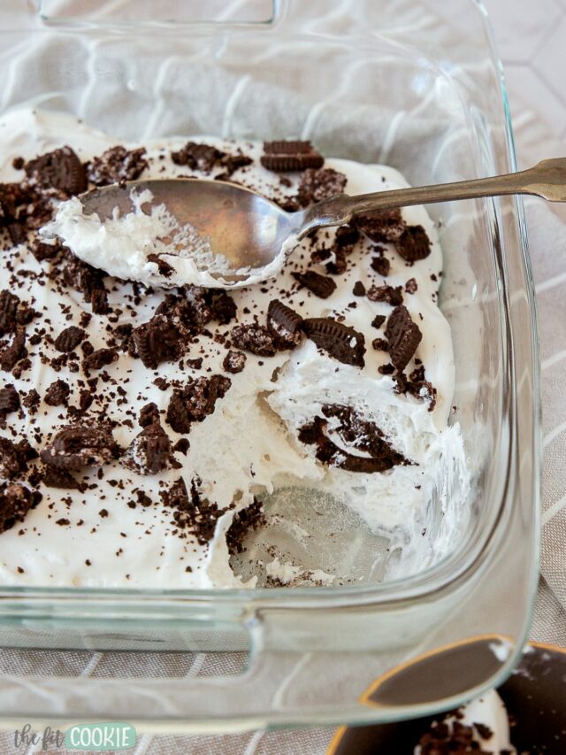 Oreo ice cream in a glass dish with a spoon.
