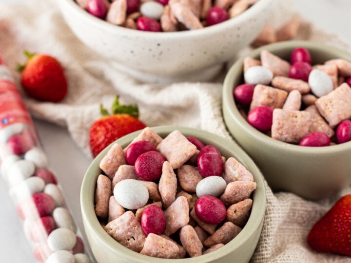 Valentine's day strawberry Muddy Buddies.