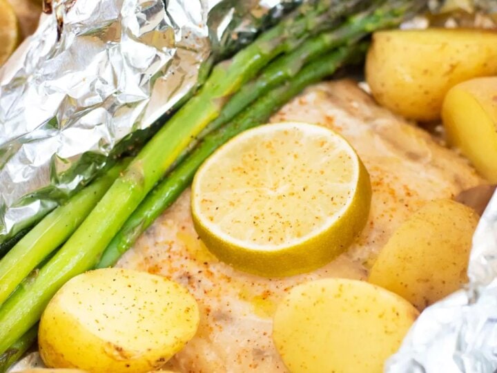 Salmon, asparagus, potatoes and lemon on foil.