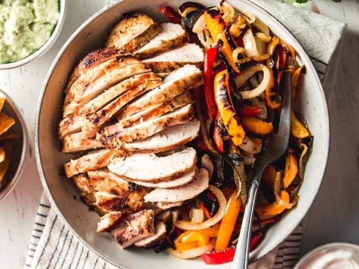A bowl of chicken and vegetables.