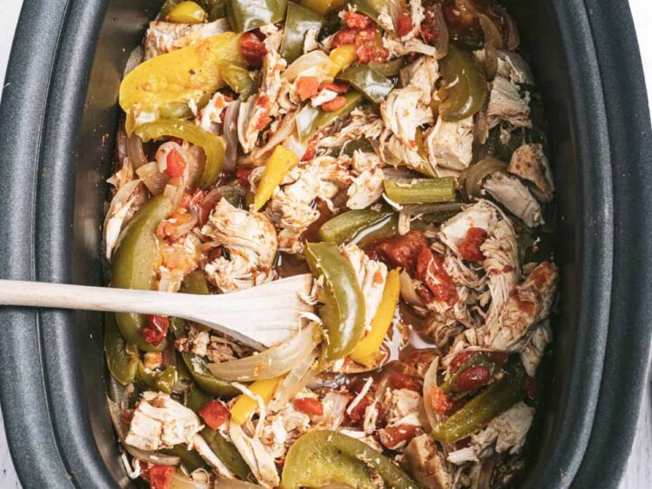 Chicken and peppers in a slow cooker.