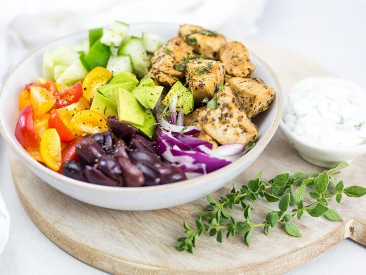 Greek chicken salad with tzatziki and tzatziki sauce.